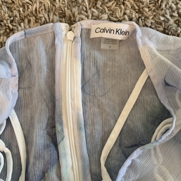 Gauzy floral wrap dress - Picture 3 of 6